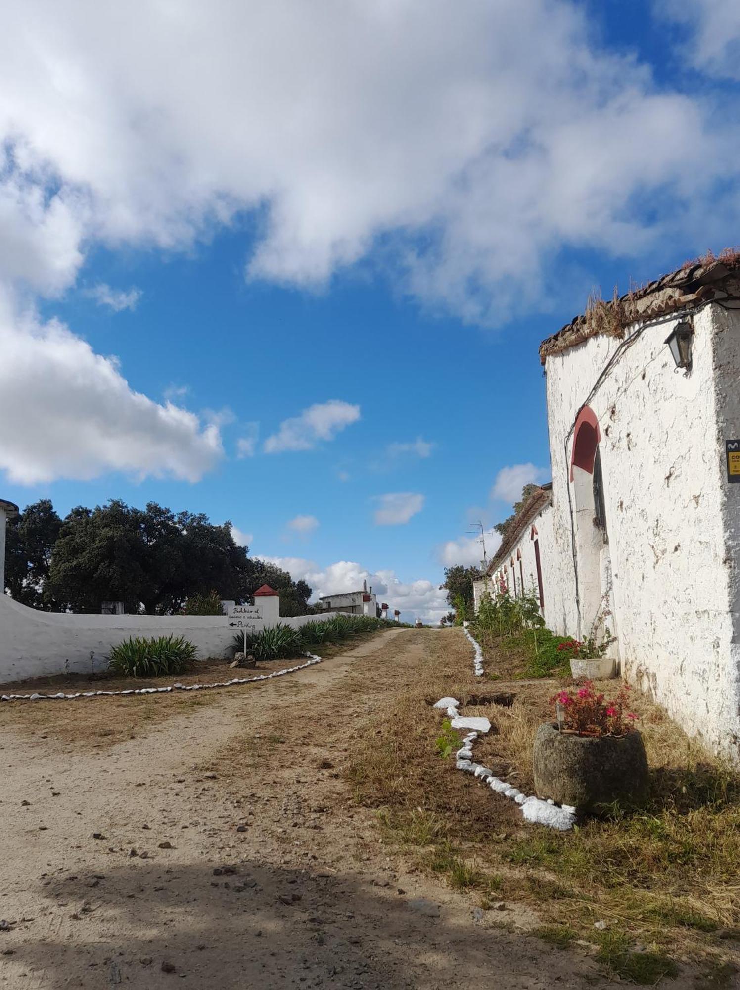 Hotel Rural El Vaqueril Navas Del Madrono Exterior photo